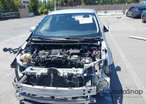 2018 Toyota Prius Prime Plus z USA, uszkodzony, nr VIN JTDKARFP8J3088794